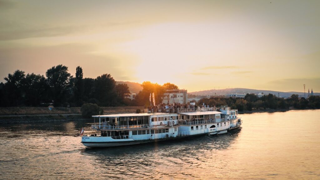 Camo & Krooked & Mefjus DJ set from a boat party for UKF On Air